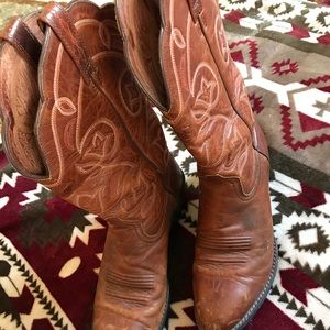 Ariat pointed toe cowboy boots
